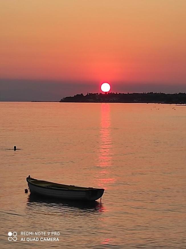 Sunrise Vergia Apartments Buitenkant foto